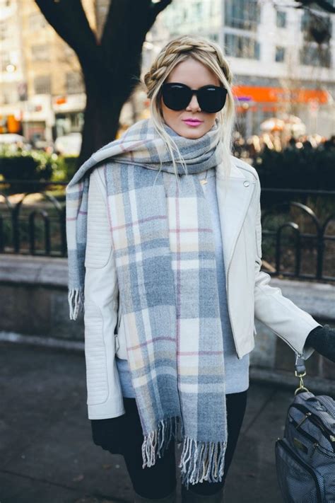 how to wear oversized scarf